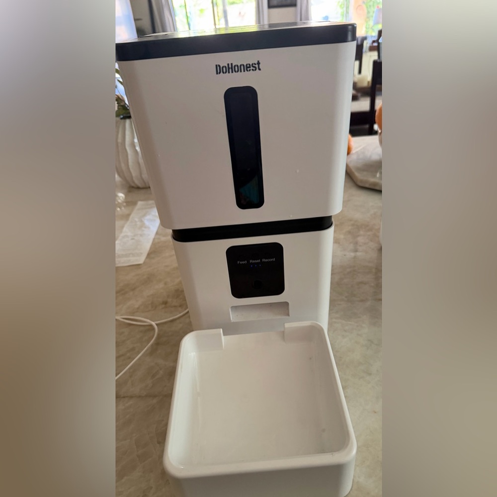 DoHonest pet feeder with camera EUC - Picture 4 of 10